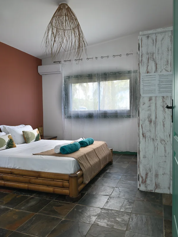 Cuisine verte moderne de la Villa Prestige avec vue imprenable sur l'océan